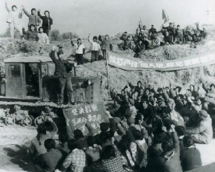 新疆生产 建设兵团 -- 历史 丰碑图集--进军 新疆
