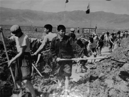 71团人口_国庆71周年图片(3)